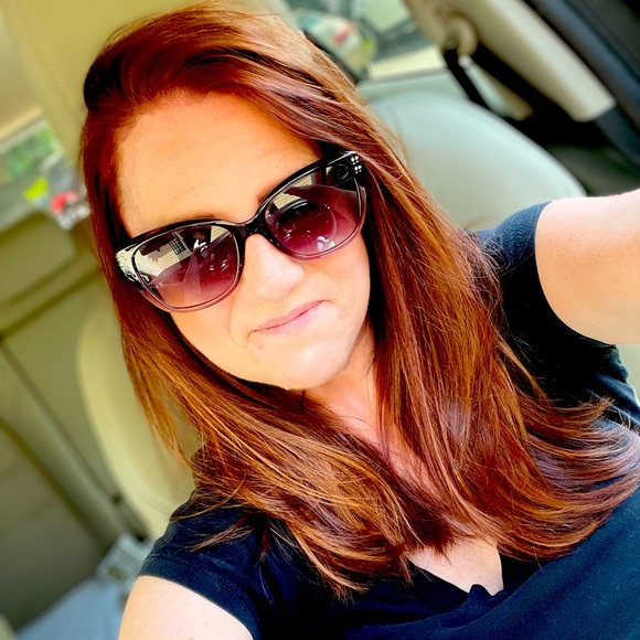 Meet your Posher, Courtney - Picture 2 of 2